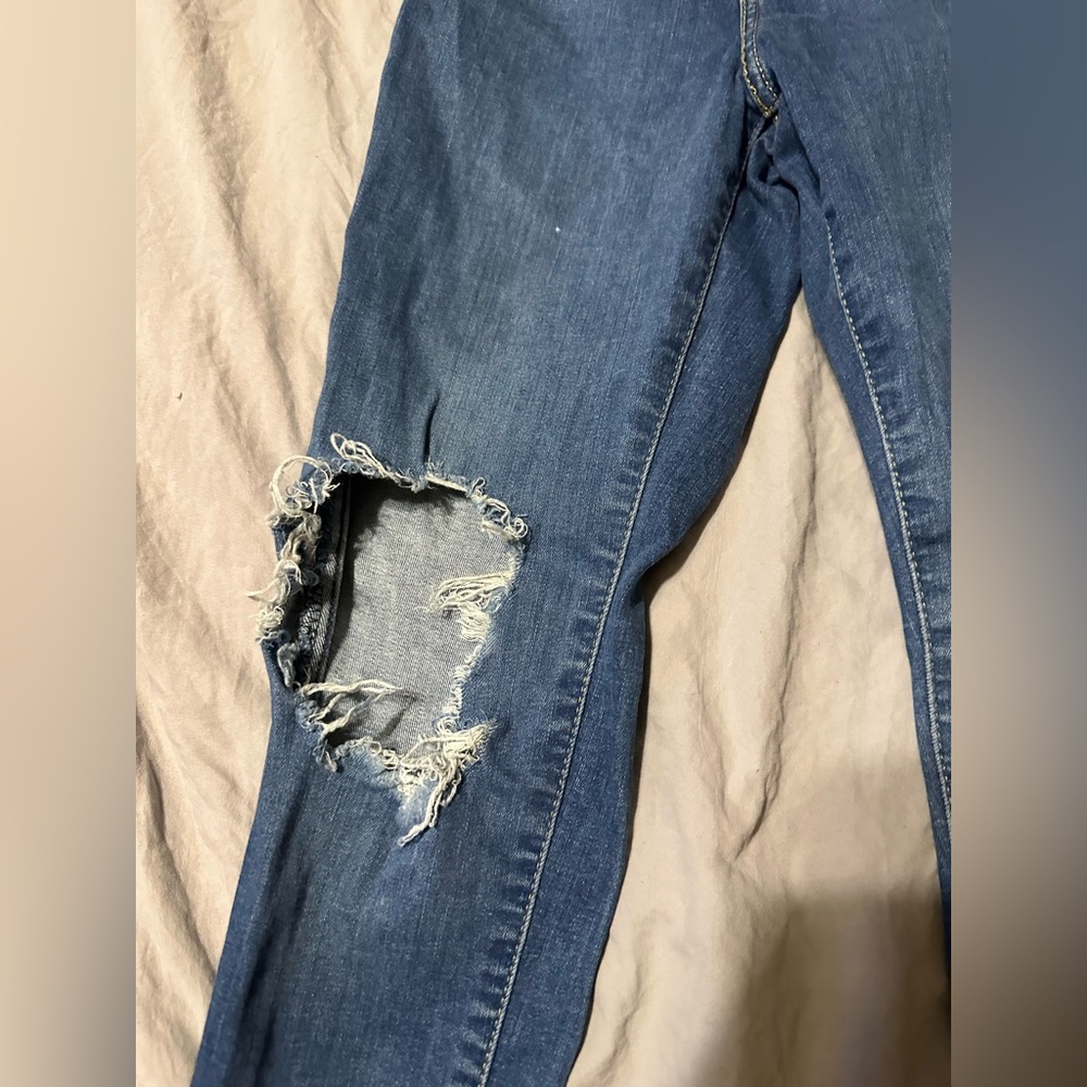 Levi’s High Rise Skinny Jean - Picture 2 of 5